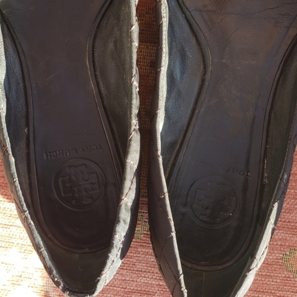 Tory Burch Quinn Black Quilted‎ Ballet Flats Shoes Gold Medallion - Picture 6 of 9